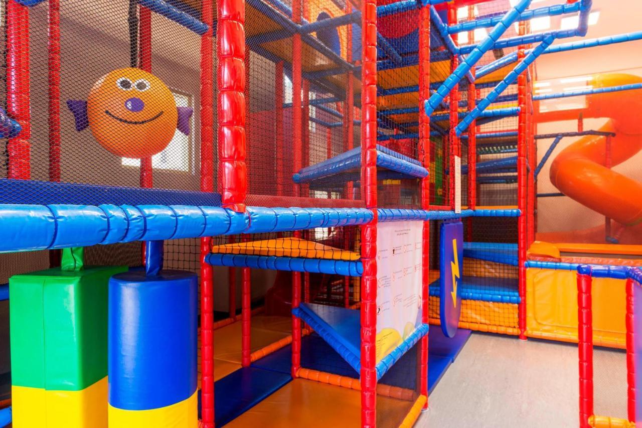 迈纳塞亚海滩艾美度假酒店 迪拜 外观 照片 An indoor playground