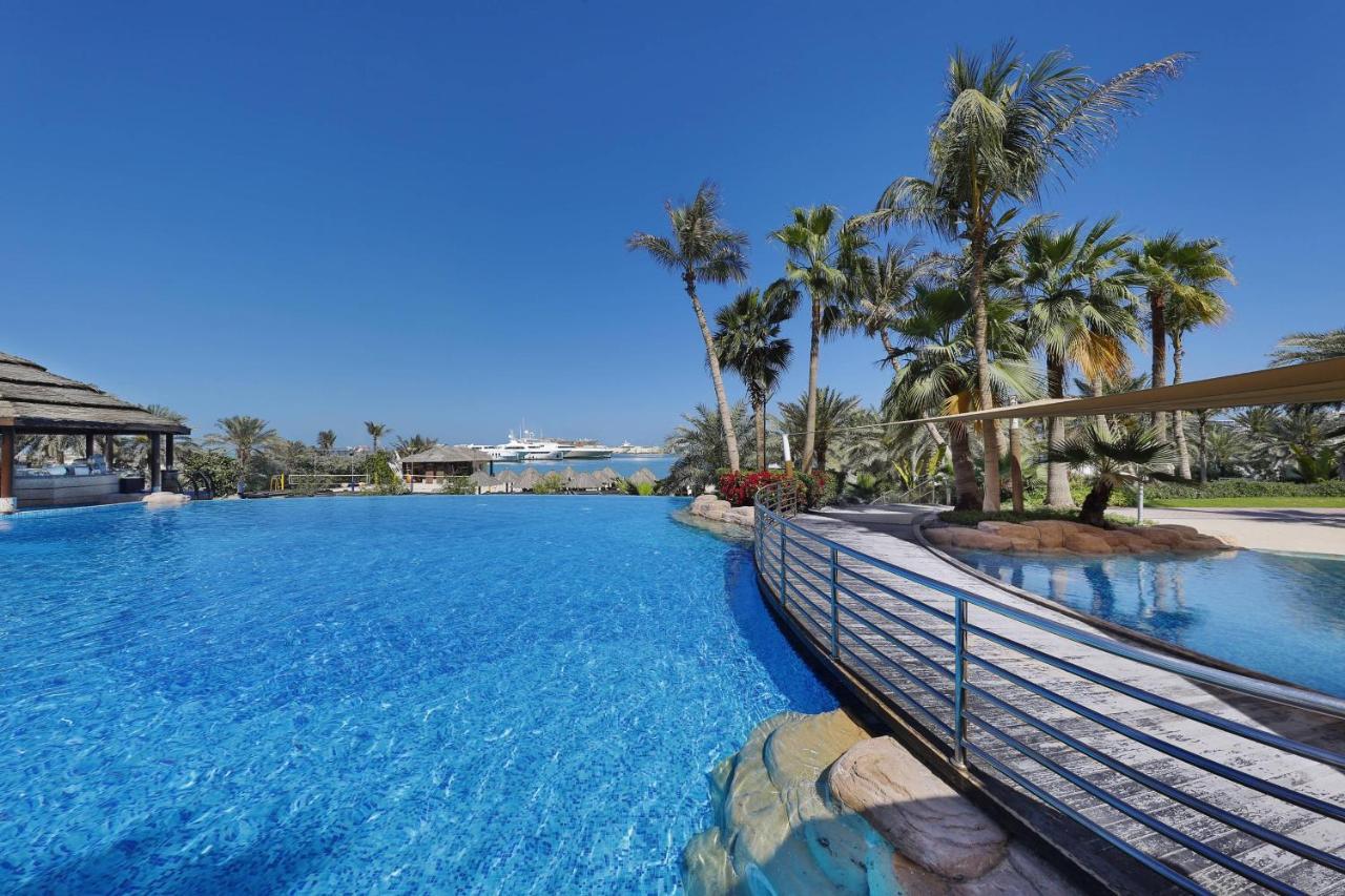 迈纳塞亚海滩艾美度假酒店 迪拜 外观 照片 The swimming pool at the resort