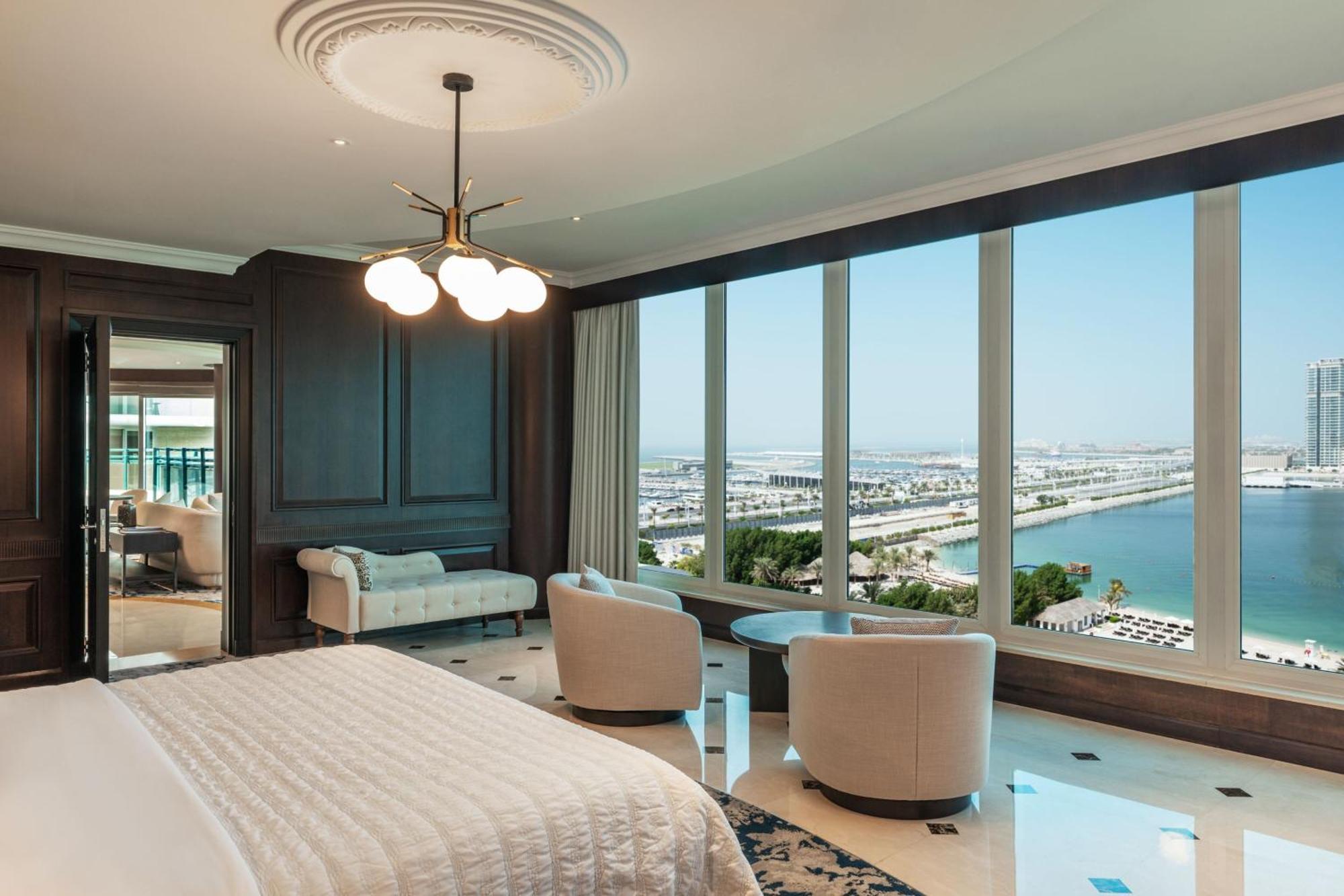 迈纳塞亚海滩艾美度假酒店 迪拜 外观 照片 A bedroom at the hotel