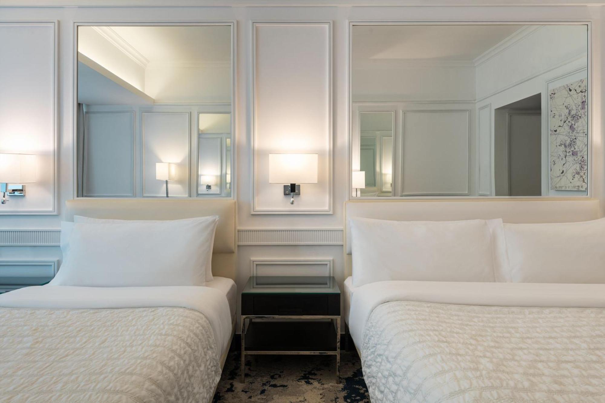 迈纳塞亚海滩艾美度假酒店 迪拜 外观 照片 A room at the hotel