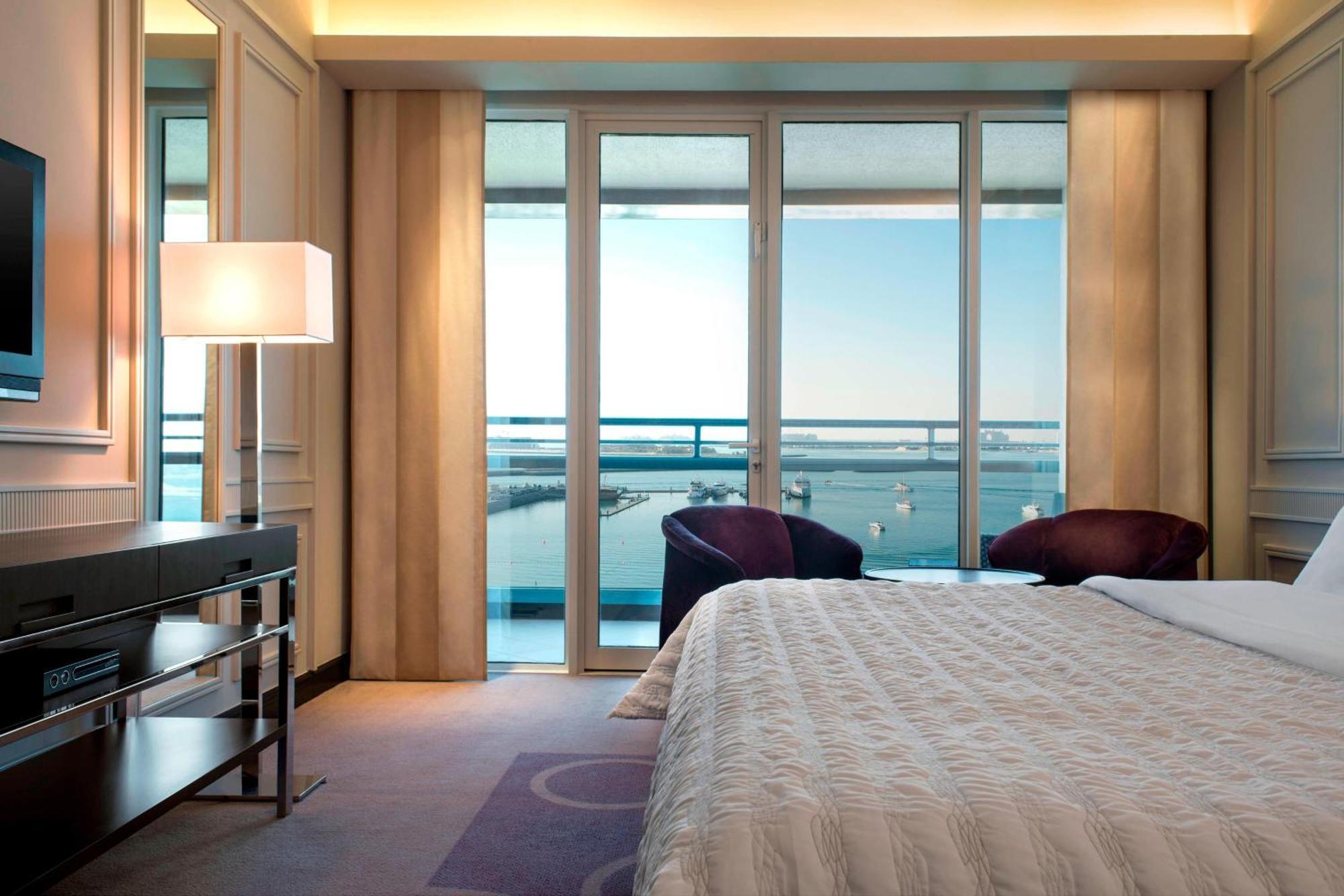迈纳塞亚海滩艾美度假酒店 迪拜 外观 照片 A guest room at the Westin Palace, Madrid