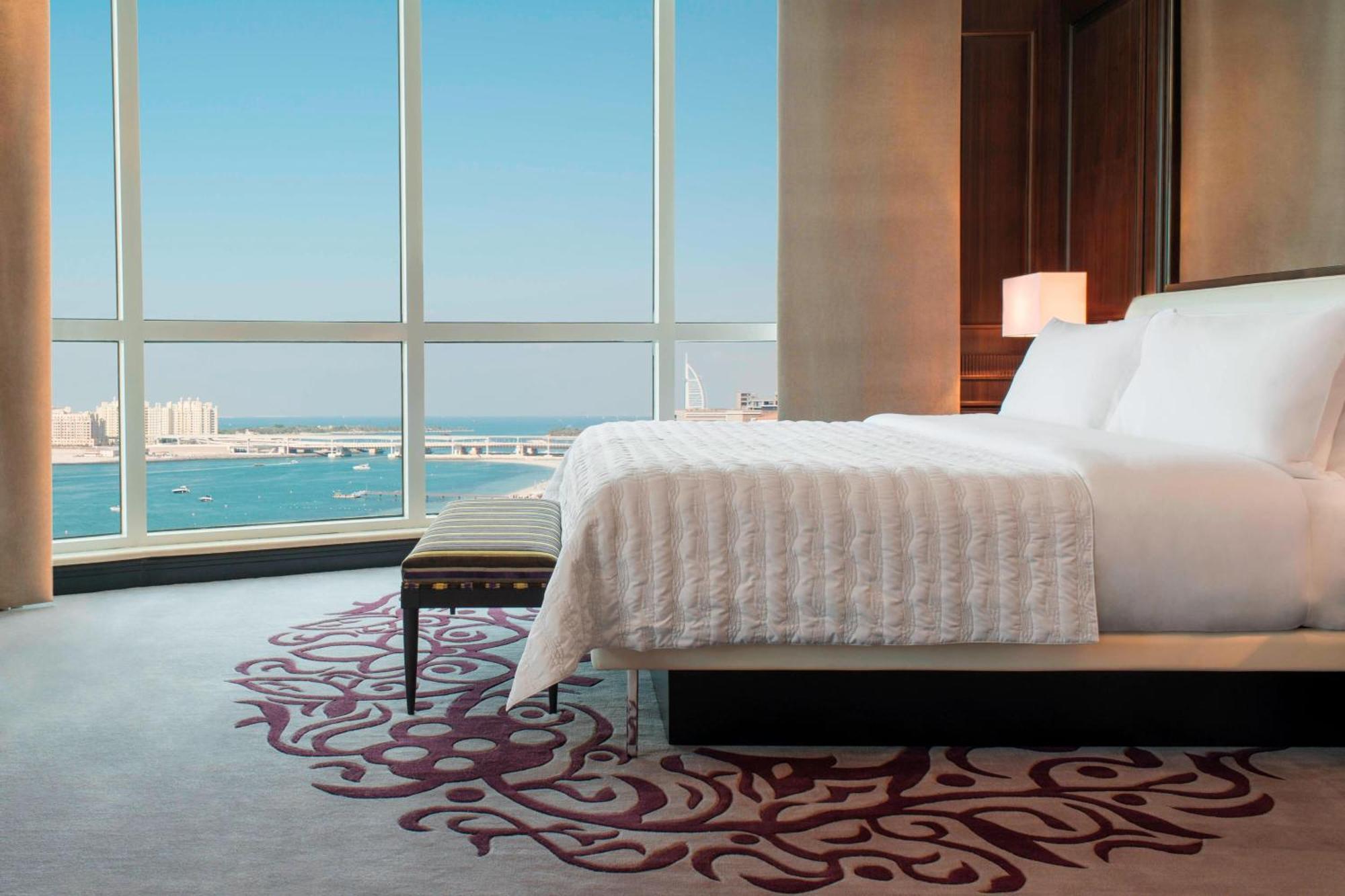 迈纳塞亚海滩艾美度假酒店 迪拜 外观 照片 A bedroom at the Jumeirah Atlantis